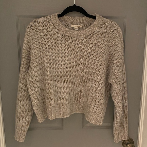 3 for $40 
American Eagle cropped sweater size S - Picture 1 of 3